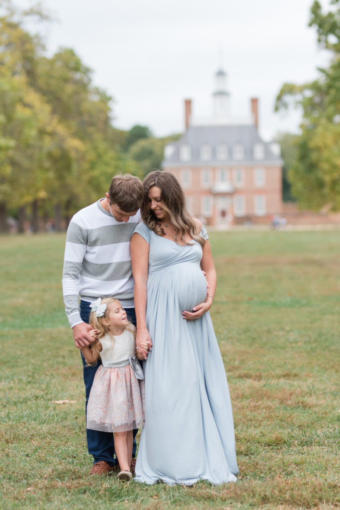 colonial williamsburg maternity session