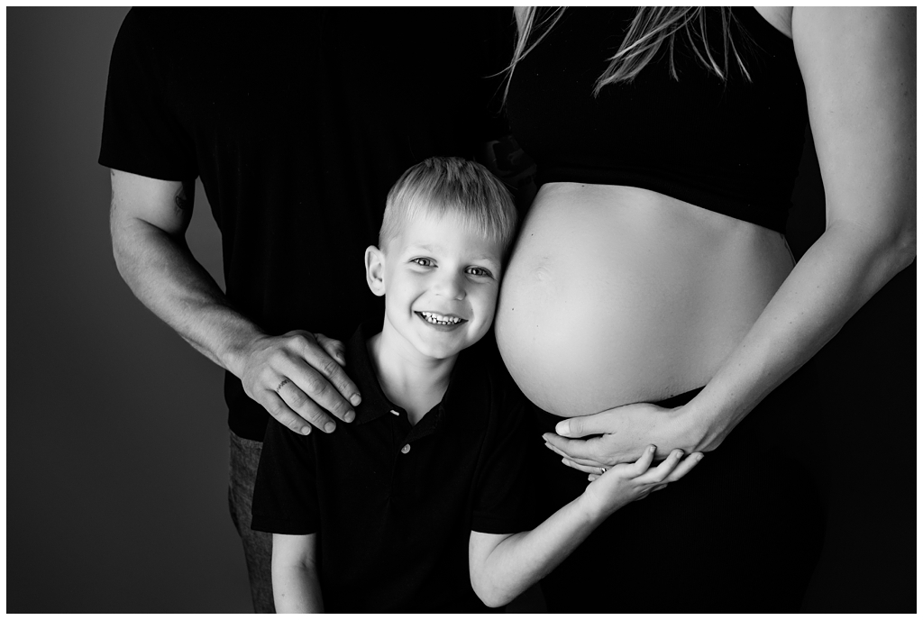 black and white studio maternity session williamsburg, Va Jessica Barrett Photography